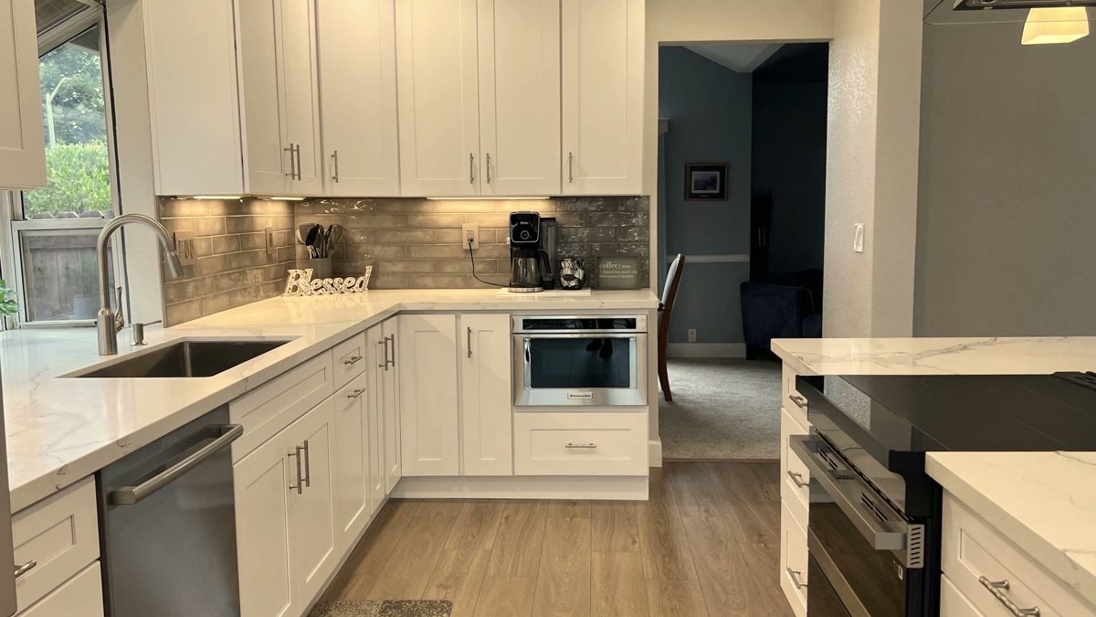 Finished kitchen, clean and ready to enjoy